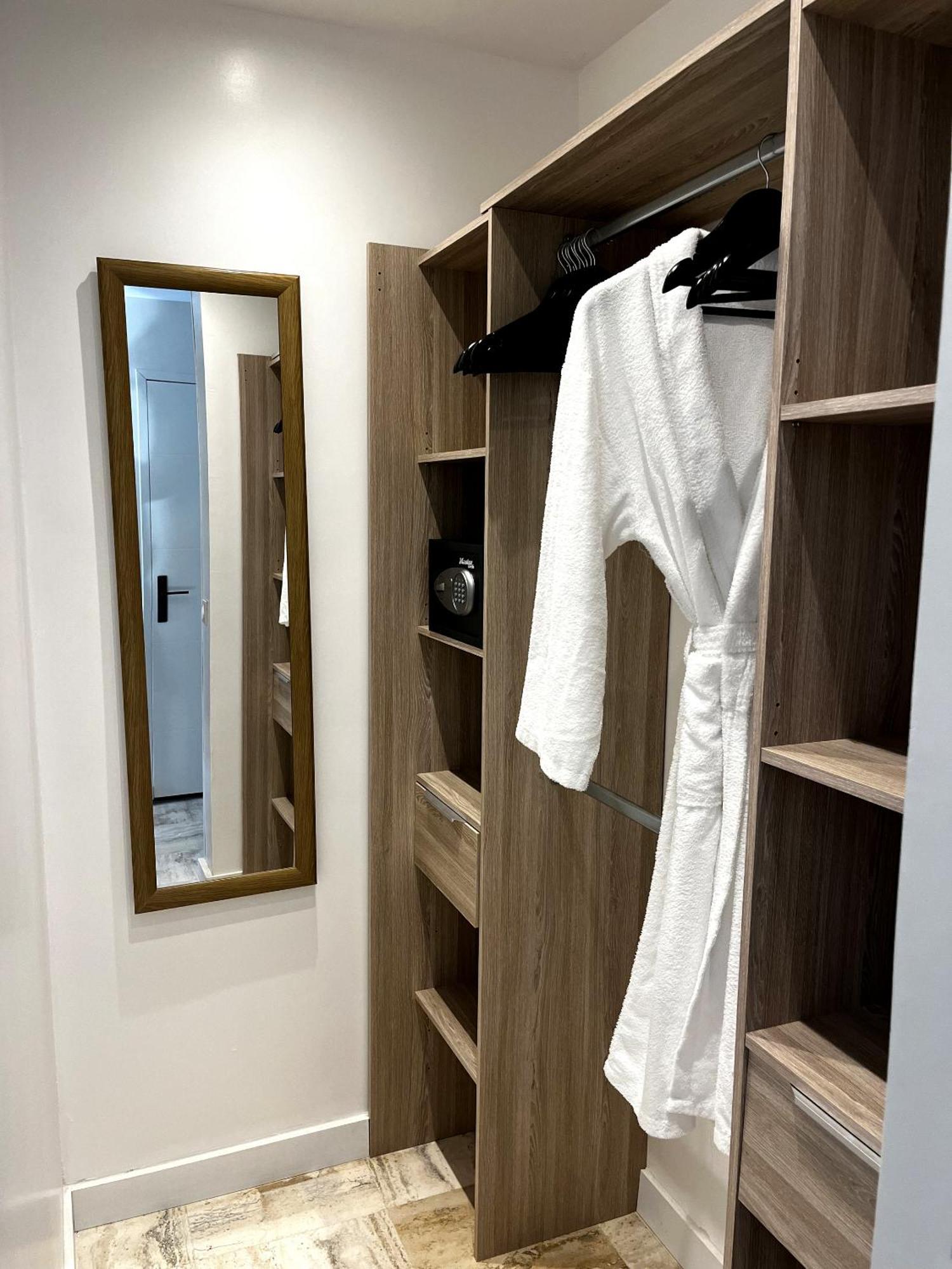 Pomme Cannelle Luxury Suites & Spa Orient Bay Ruang foto